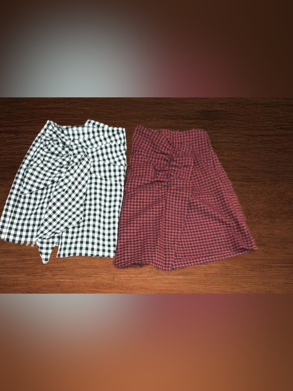 ZARA SKORT WHITE/BLACK GINGHAM TIE-FRONT. RED/BLACK RUFFLED W/ a STYLISH RUCHED